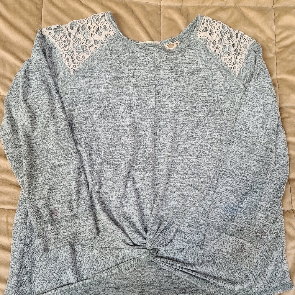 Lace detailed long sleeve